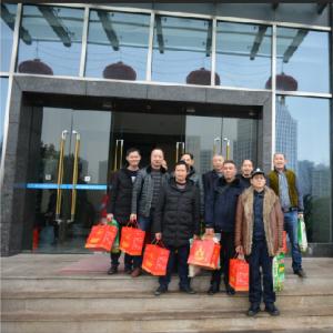 公司發(fā)年貨，送祝福啦！